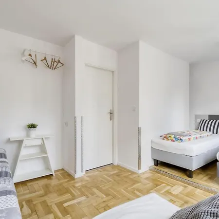 Appartement Labo Metro Plocka *