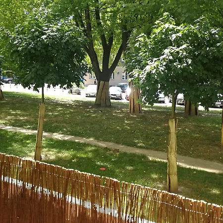 Labo Metro Plocka Apartman *